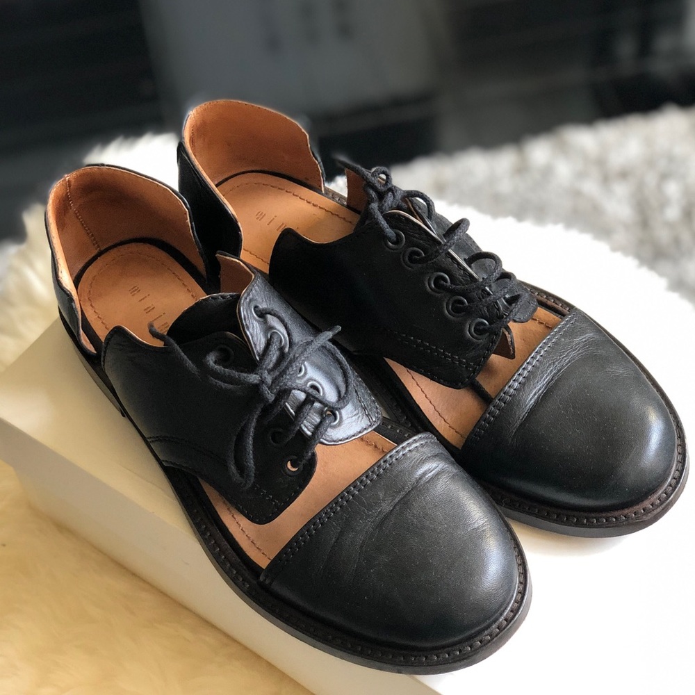 Minimarket Genuine Leather Cut-out Shoes